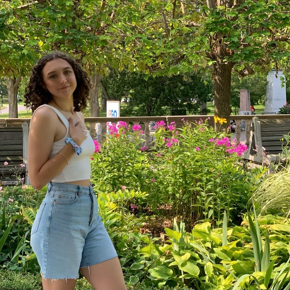 Meet your Posher, Olivia - Picture 3 of 4